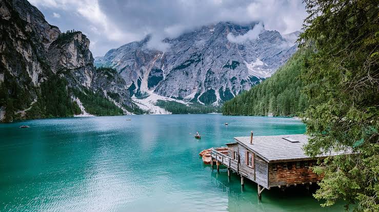 Pragser Wildsee in den Dolomiten – einer der schönsten Bergseen